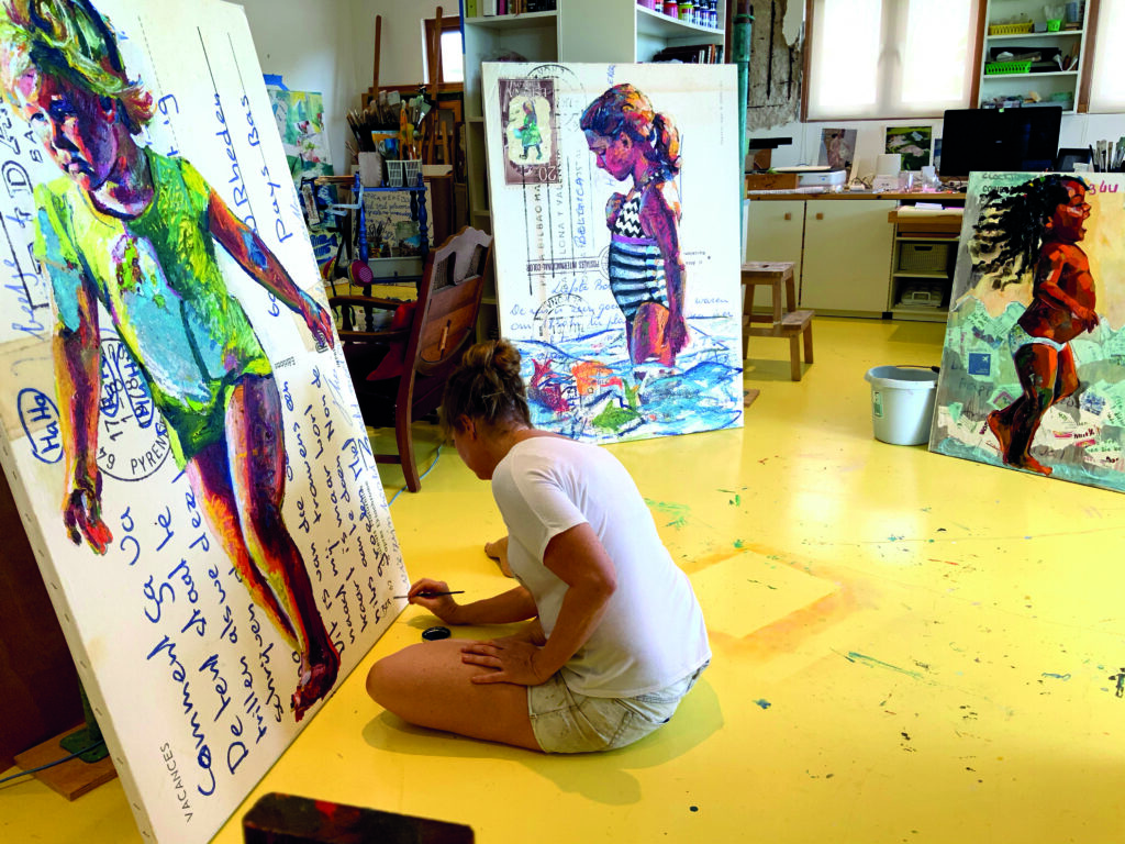 Bianca aan het werk in haar atelier