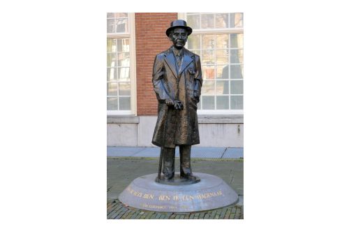Beeld Louis Couperus in Den Haag